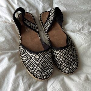 Toms Patterned Black Aztec Sandals Size 8 Women’s